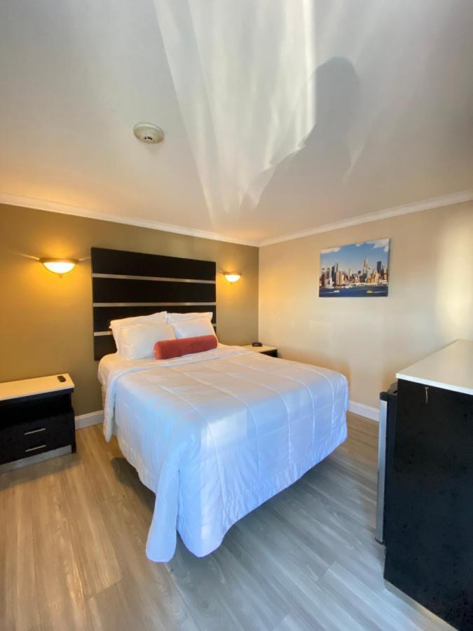 Relax Inn North Babylon Esterno foto