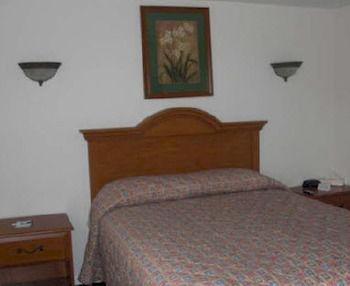 Relax Inn North Babylon Esterno foto